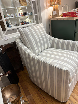 Barrie Swivel Chair in Cotswold Sky