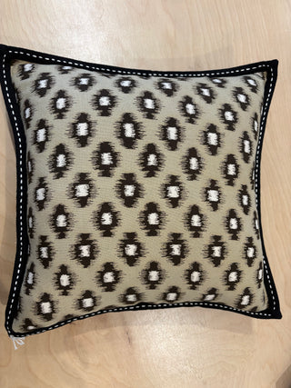 Modern Dot 16" Square