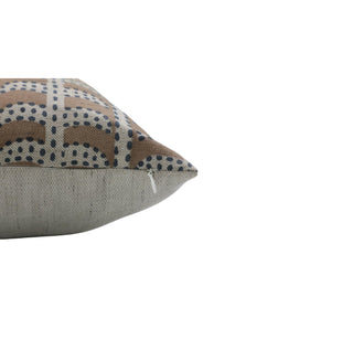 Garud: Linen Blend / One Side / 18X18